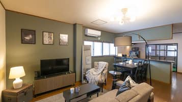 Design Apartment | Living area | 42-inch flat-screen TV with digital channels
