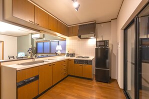 Design Apartment | Private kitchen | Full-size fridge, microwave, stovetop, dishwasher - It' ta de JPN - Self Check-In Only (Osaka)