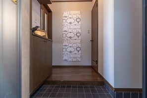 Interior entrance - It' ta de JPN - Self Check-In Only (Osaka)