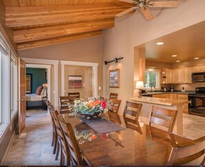 ハウス 5 ベッドルーム | レストラン