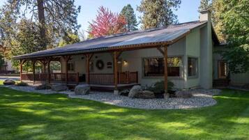 House, 5 Bedrooms | Exterior