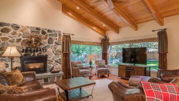 Nhà, 5 phòng ngủ | Khu phòng khách | Dịch vụ stream