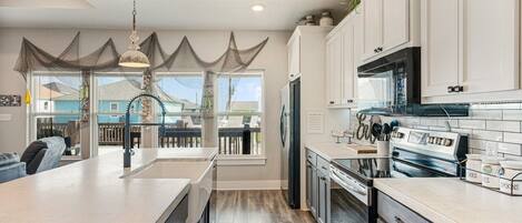 専用キッチン | 冷蔵庫、コーヒー / ティーメーカー、トースター