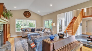 House, 3 Bedrooms | Living area