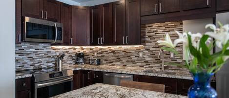 コンドミニアム 1 ベッドルーム | 専用キッチン | 冷蔵庫、オーブン、コーヒー / ティーメーカー、トースター
