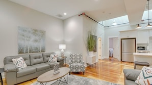 Apartment (1 Bedroom) | Front of property - Spacious Downtown Hot Springs Vacation Rental! (Hot Springs)