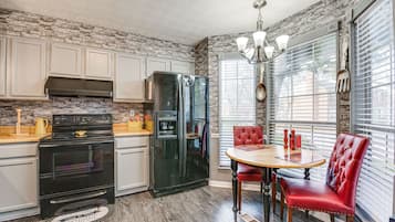 Căn hộ (2 Bedrooms) | Bếp riêng | Lò vi sóng, lò nướng, bếp nấu, máy rửa bát