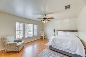 Interior - Austin Home w/ Deck - 9 Mi to Zilker Park! (Austin)