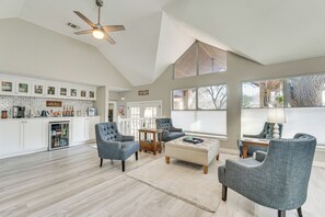 House (5 Bedrooms) | Interior