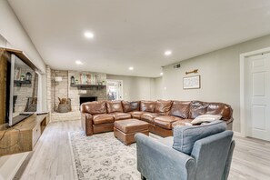 House (5 Bedrooms) | Interior