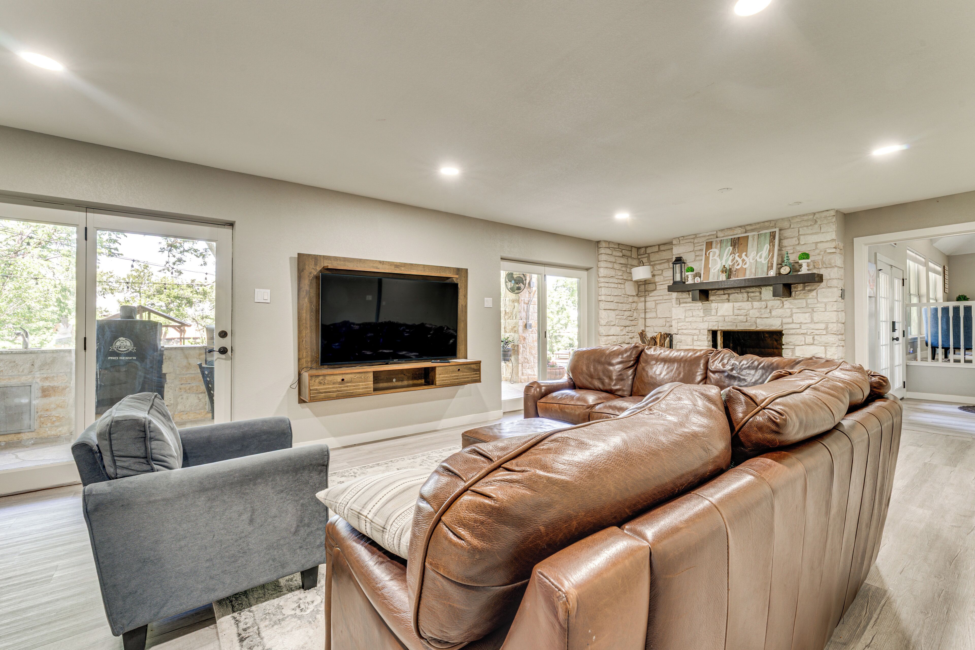 House (5 Bedrooms) | Interior