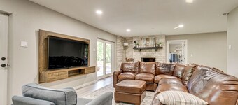Seguin Riverfront Retreat: Fishing Dock + Kayaks!