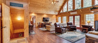 Hot Tub & Dock: Waterfront Cabin in Old Forge!