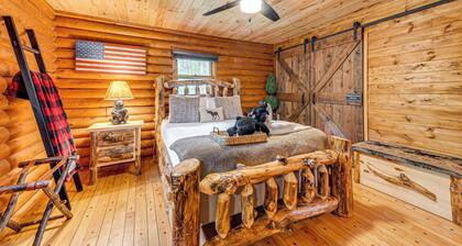 Hot Tub & Fire Pit: Albrightsville Log Cabin!