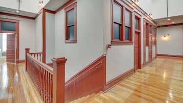 ุดูุฉ (1 Bedroom) | ุงูู
ูุดุฃุฉ ู
ู ุงูุฏุงุฎู