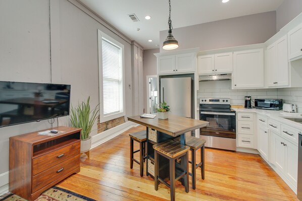 Apartment (1 Bedroom) | Interior - Downtown Hot Springs Condo - Walk to Restaurants! (Hot Springs)