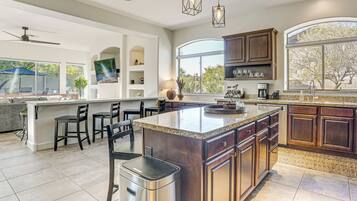 House (4 Bedrooms) | Interior