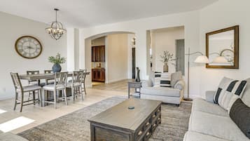House (4 Bedrooms) | Interior