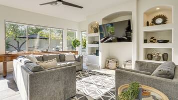 House (4 Bedrooms) | Interior