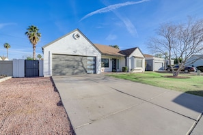 Interior - Bright Tempe Home w/ Fenced Backyard! (Tempe)