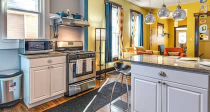 Retro-inspired Indy Home: Walk to Fountain Square!