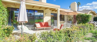 Palm Desert Condo w/ Patio & Golf Course Views