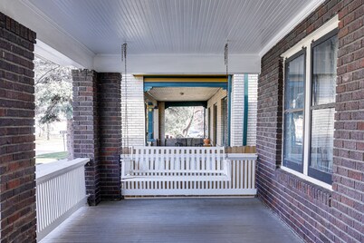 Spacious Lincoln Home w/ Yard < 1 Mi to Downtown!