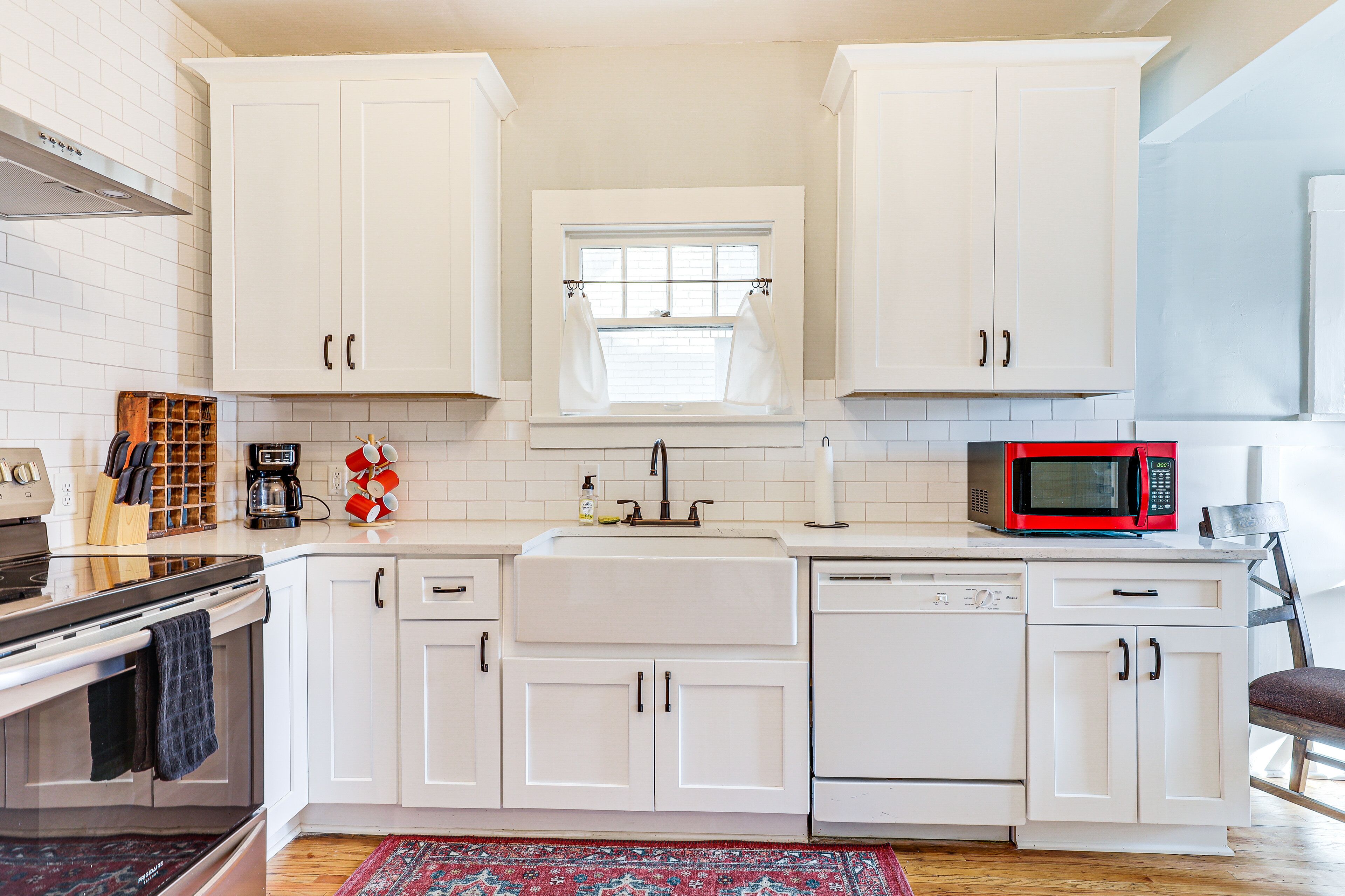 House (6 Bedrooms) | Private kitchen | Microwave, oven, stovetop, dishwasher