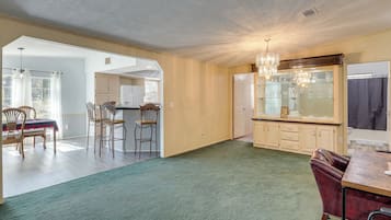 House (3 Bedrooms) | Interior