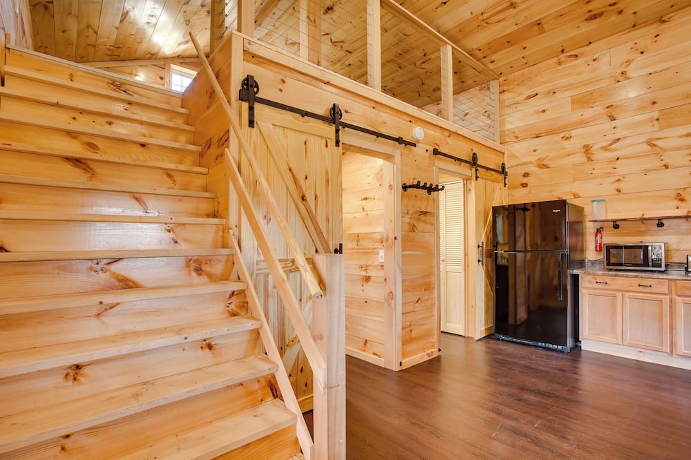 'friends & Family' Rental Cabin w/ Hot Tub! - Mount Perry, OH