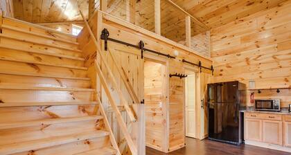 'friends & Family' Rental Cabin w/ Hot Tub!