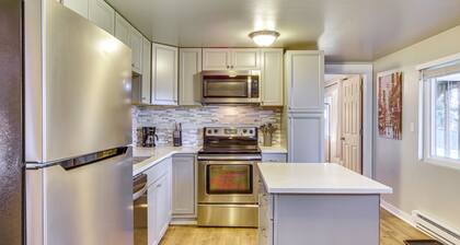 Modern Lower-level Apt ~ 4 Mi to UW Bothell!