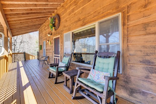 Peaceful Bryson City Cabin w/ Hot Tub & Deck!