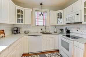 House (3 Bedrooms) | Interior - Charming Smithfield House: Walk to Downtown! (Smithfield)