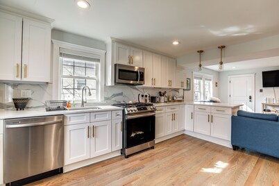 Long Branch Getaway - Walk to Beaches & Dining!