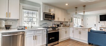 Long Branch Getaway - Walk to Beaches & Dining!