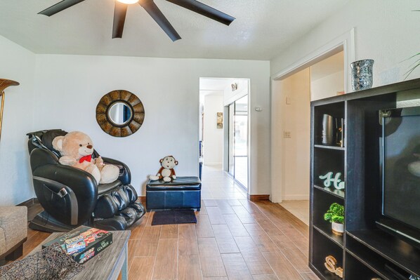 House (3 Bedrooms) | Interior - Palmdale Family Home w/ Private Pool & Backyard (Palmdale)