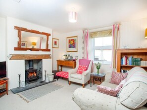 Smart-tv, dvd-spelare, böcker och en stereo