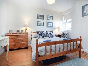 4 bedrooms, iron/ironing board, travel crib, free WiFi