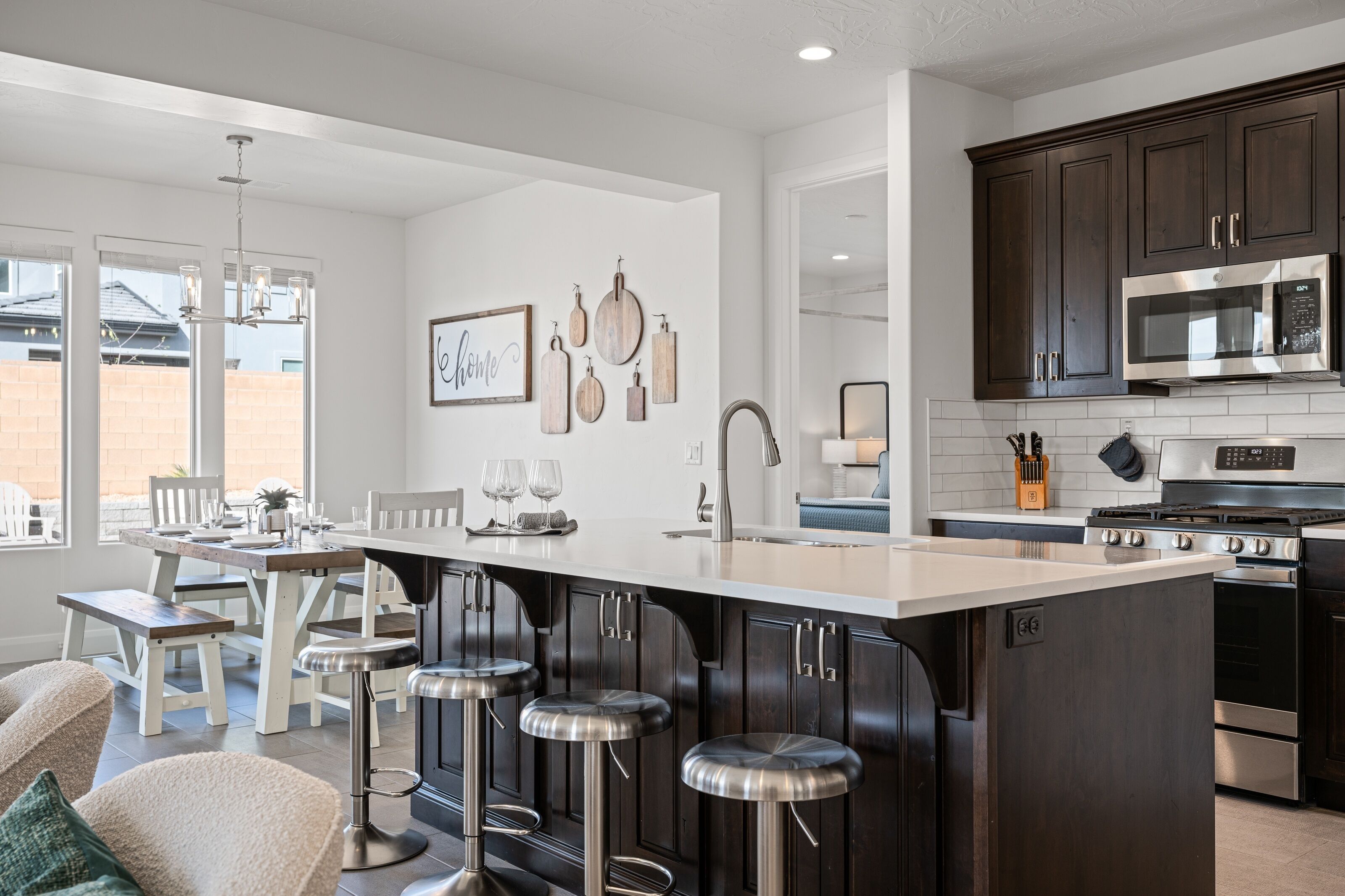 House, 5 Bedrooms | Private kitchen | Fridge, oven, coffee/tea maker, toaster