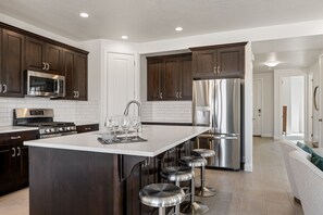 House, 5 Bedrooms | Private kitchen | Fridge, oven, coffee/tea maker, toaster - Poolside Gathering 5 Bedroom Home (Washington)