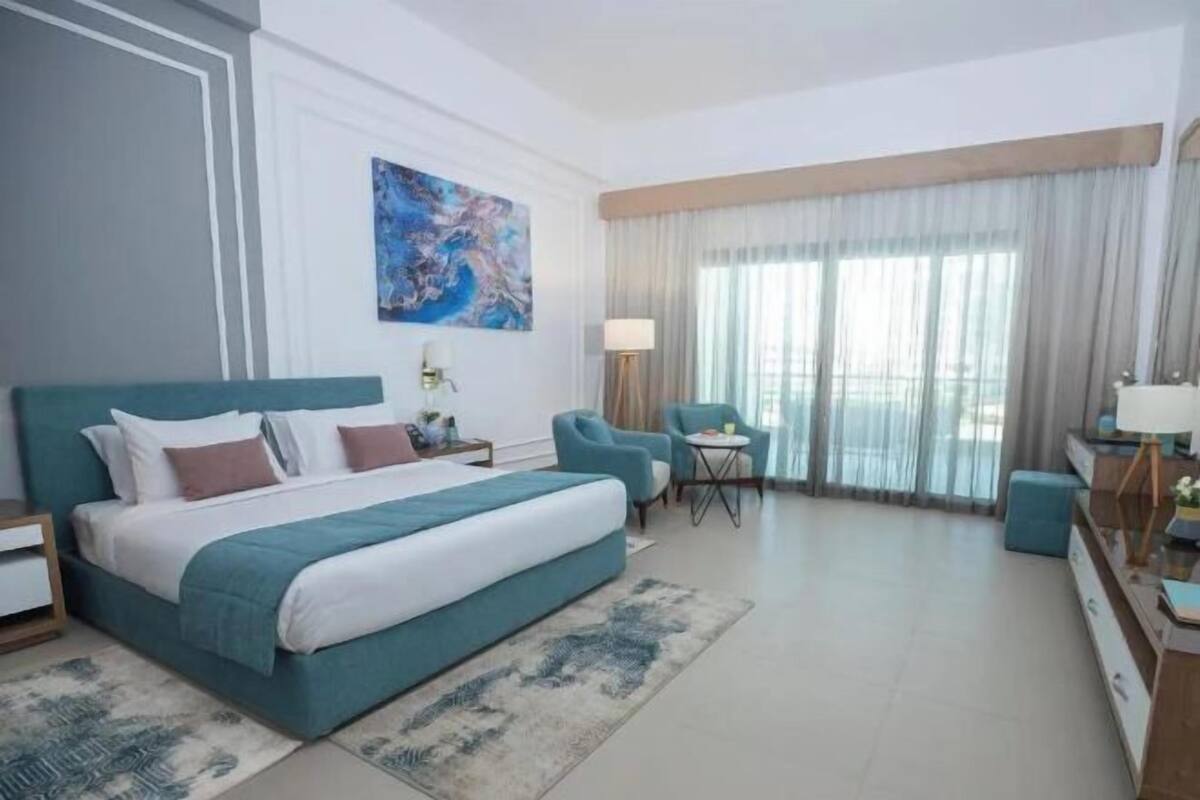 1 bedroom, in-room safe, blackout curtains, soundproofing