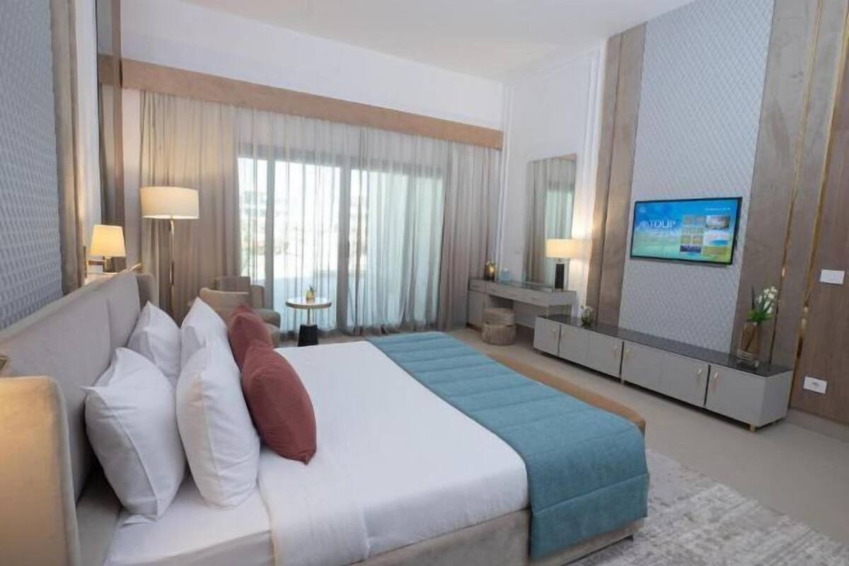 1 bedroom, in-room safe, blackout curtains, soundproofing