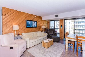 TV - Oceanfront Building With Great Ocean and Bay Views (Ocean City)