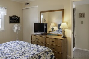 2 bedrooms, internet - Enjoy this Oceanview Gem (Ocean City)
