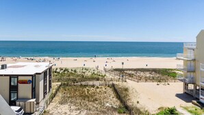 Beach - 2 Bedroom Oceanfront with a Pool (Ocean City)