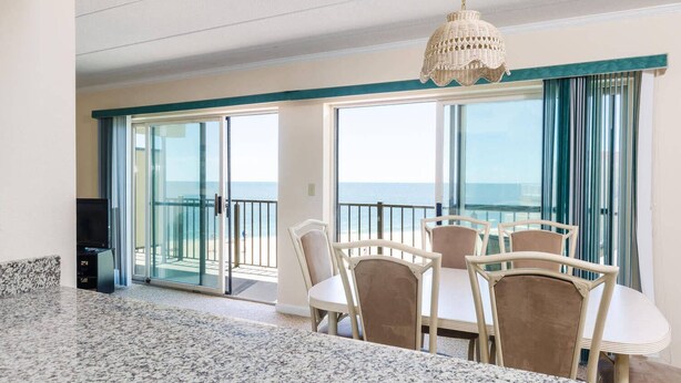 Dining - 2 Bedroom Oceanfront with a Pool (Ocean City)