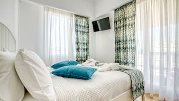 Three Bedroom Apartment | 3 bedrooms, Frette Italian sheets, premium bedding, pillowtop beds