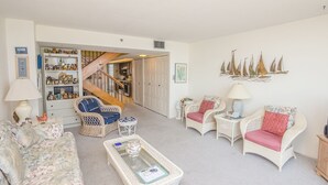Living area - 2 Bedroom, 2 Bath Oceanfront Townhouse (Ocean City)