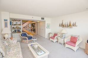 TV - 2 Bedroom, 2 Bath Oceanfront Townhouse (Ocean City)